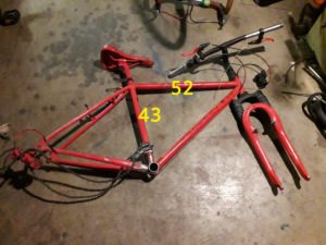 Cadre (trop) peint rouge VTT pour roues 26&Prime; (recyclé)