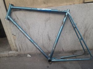 Cadre course motobécane bleu (55 cm) (vendu)