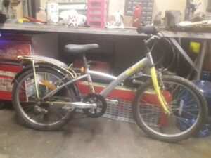Vélo enfant decathlon gris (vendu)