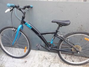 [À retaper] Vélo enfant Decathlon btwin noir roues 20&Prime; (vendu)