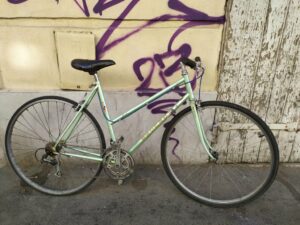Vélo Peugeot barre basse turquoise (51×53)