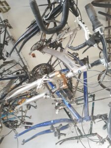 [à retaper] Vélo VTC decathlon gris avec suspensions