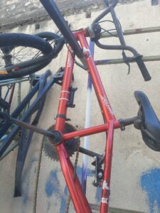 [À retaper] Vélo BMX rouge btwin 20&Prime;