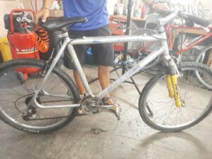 Vélo VTT country way aluminium gris (52×60)